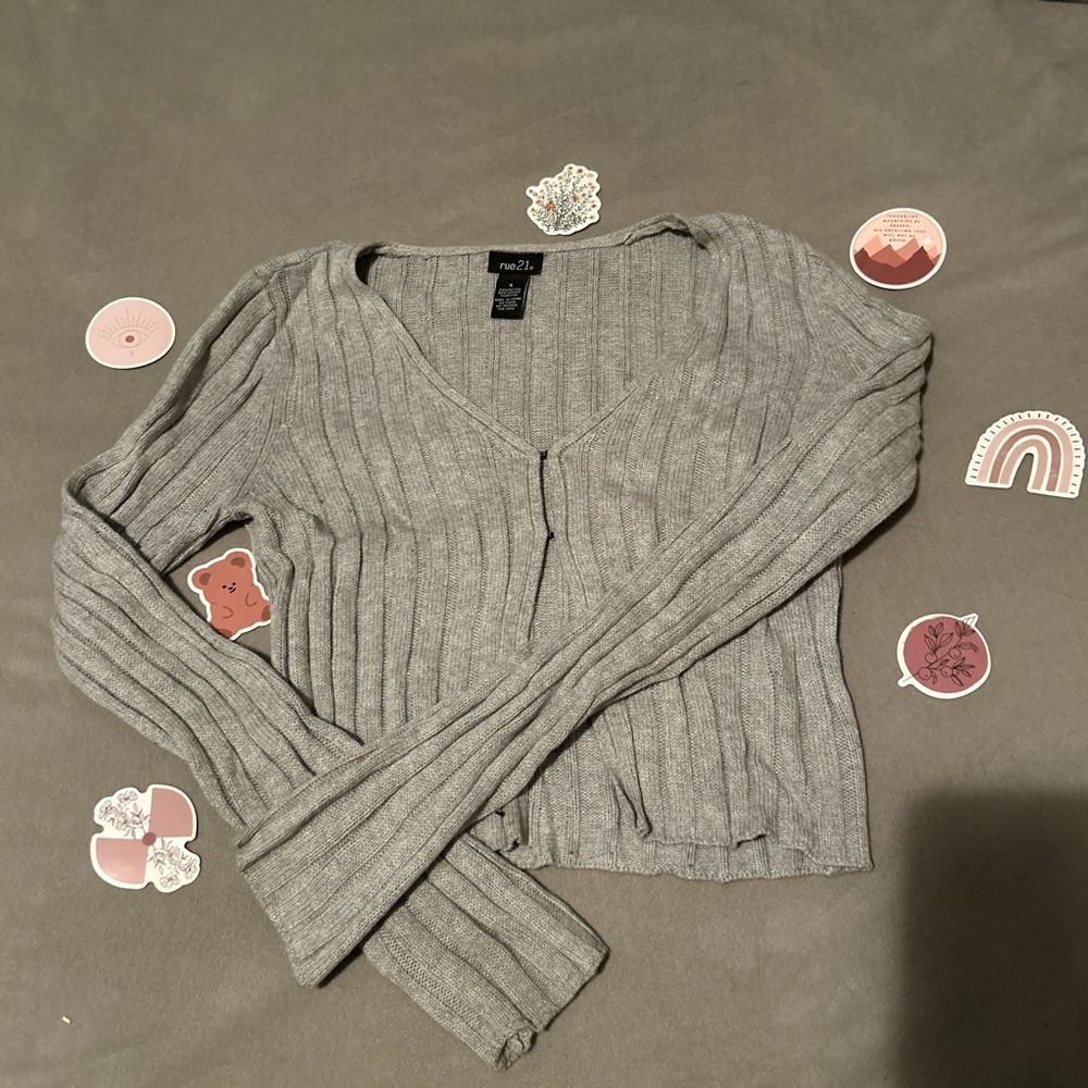 super cute cardigan with 2 clips in front, could be worn open or closed